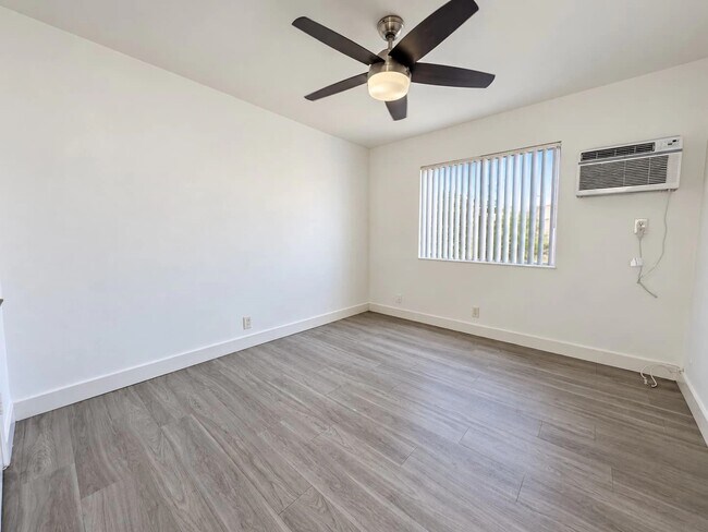Foto del edificio - 6136 Fulton Ave