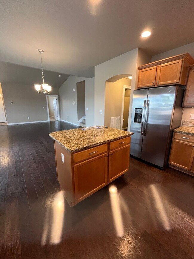 Foto del edificio - 3 bed 2.5 Bath Condo with 2 car garage