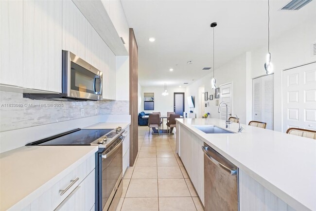 Foto del edificio - 7825 NW 104th Ave