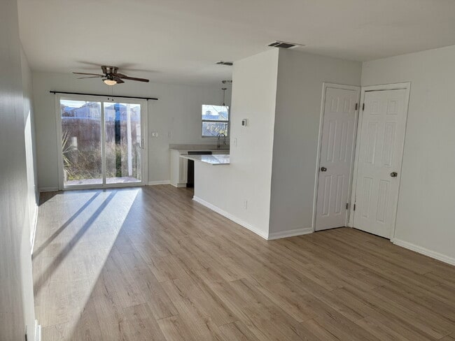 Foto del edificio - 8003 Beach Dr