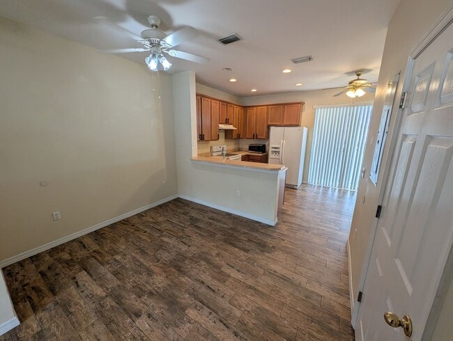 Building Photo - For Rent- 2 Bed 2 And