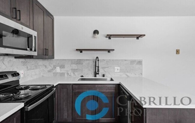 Foto del edificio - 207 E 1st St