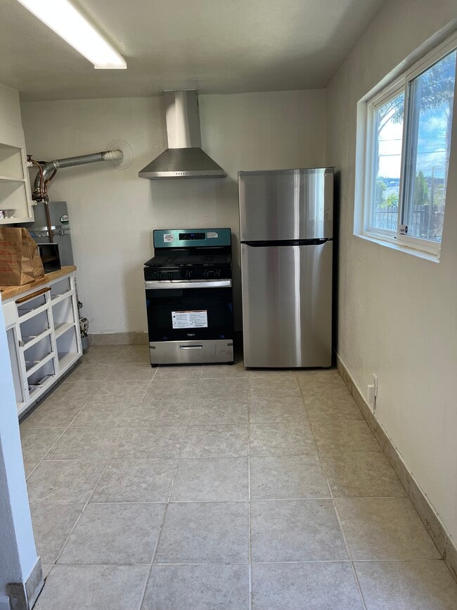 Brand New Stainless Steel Kitchen Appluances - 32 1st St
