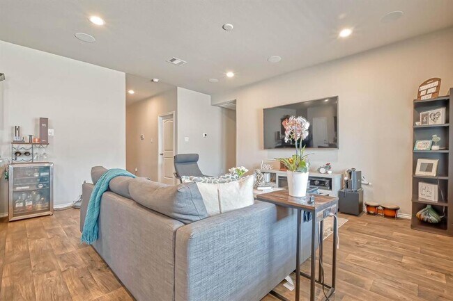 Building Photo - 40450 Red Poppy Ln