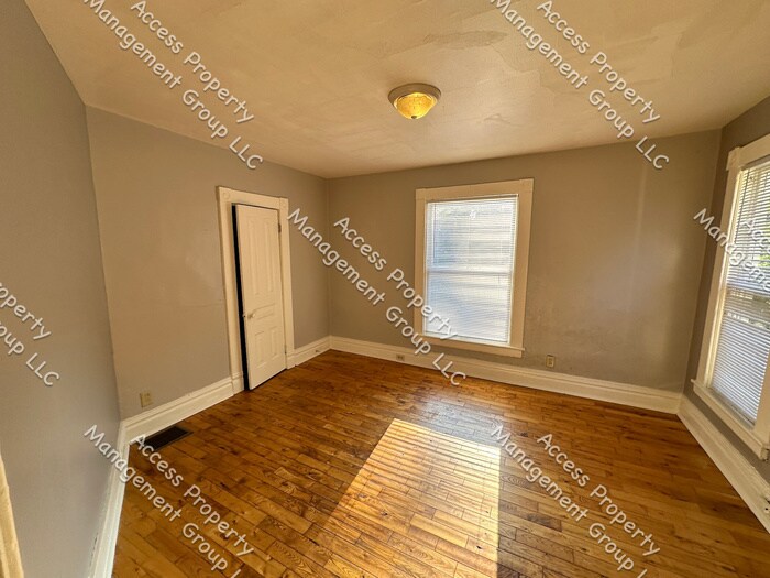 Primary Photo - Cherry Hill Wealthy St Area 3 Bedroom
