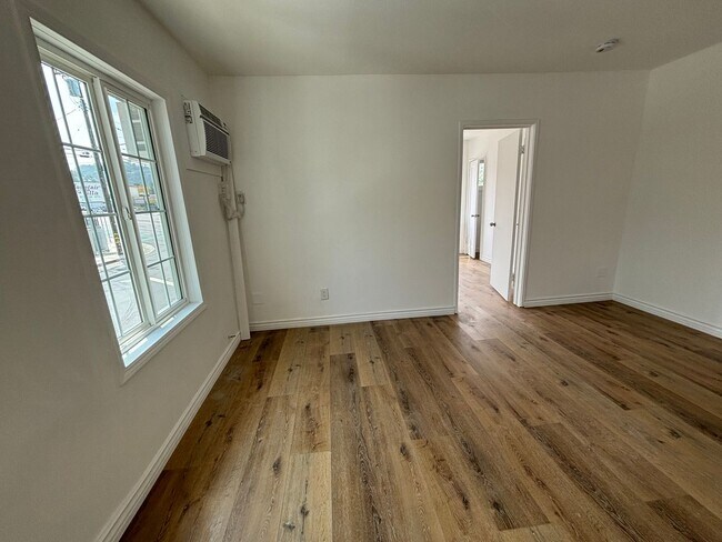 Building Photo - Foothill, 7424