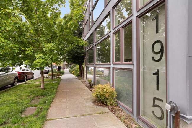 Foto del edificio - 1915 25th Ave S