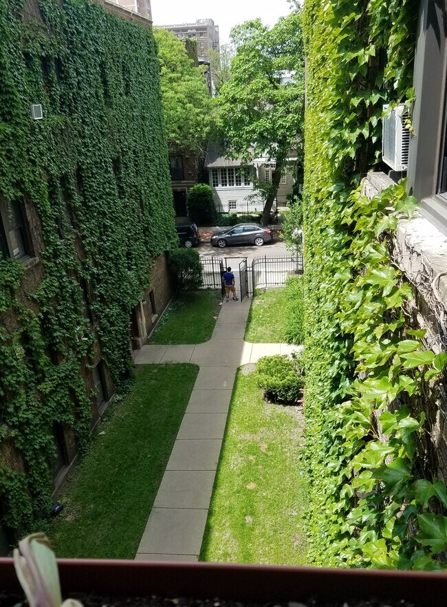 Foto del edificio - 3159 N Hudson Ave