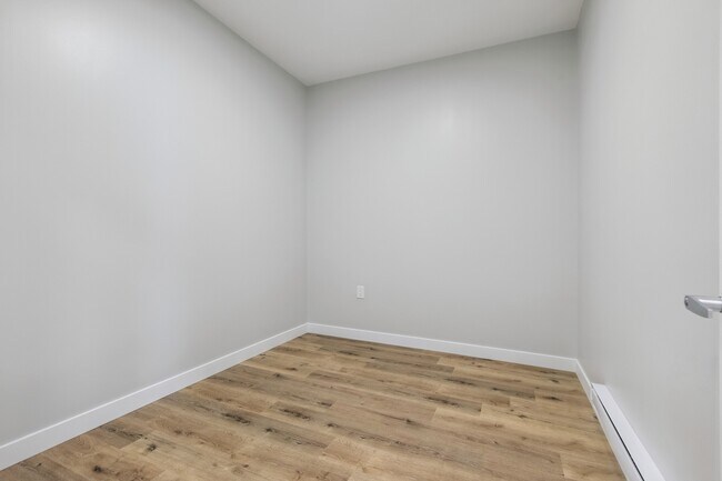 Building Photo - Evoke