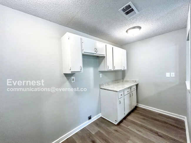 Building Photo - 3727 Kerwin Dr