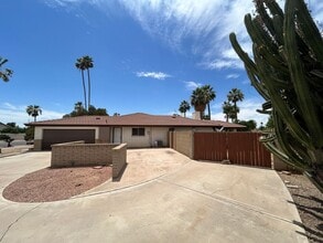 Building Photo - 570 N Villa Nueva Dr
