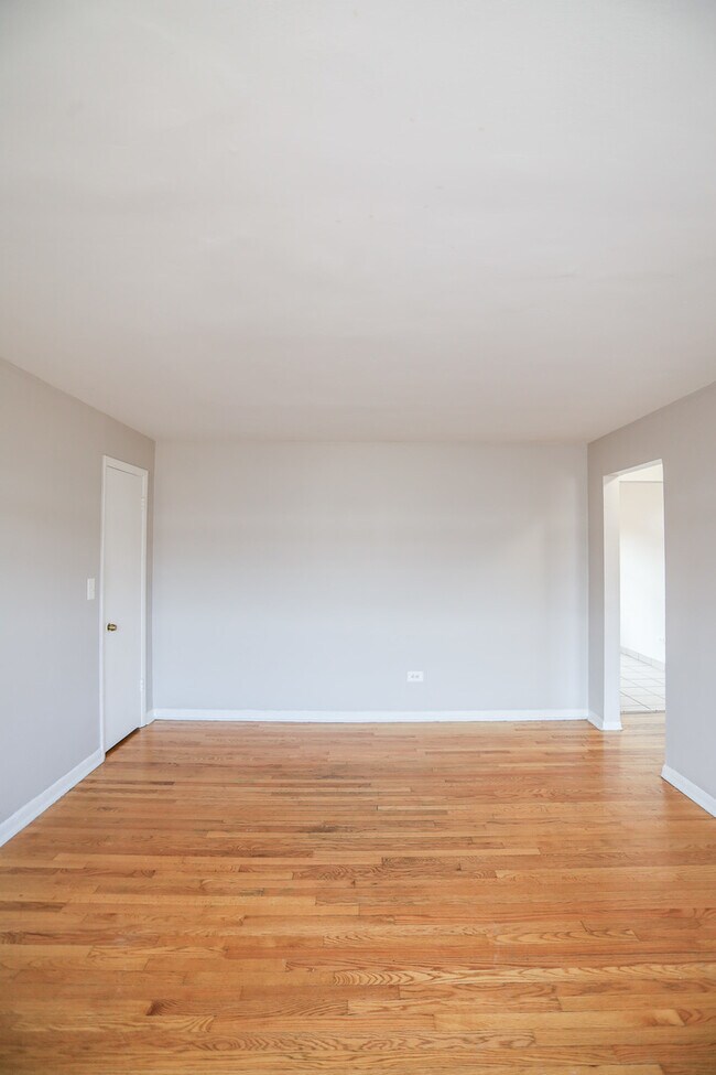 Foto del edificio - 1660 W Pratt Blvd