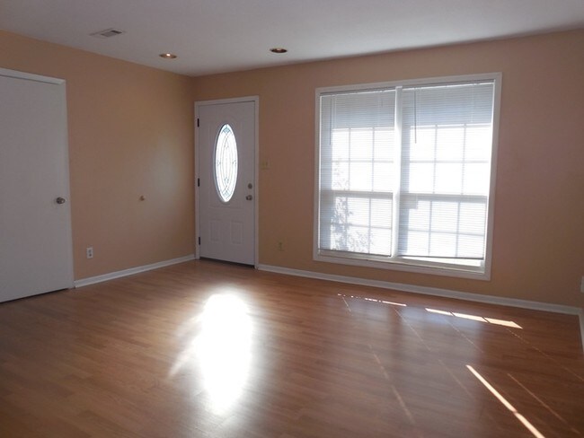 Foto del edificio - 6413 Shrewsbury Dr