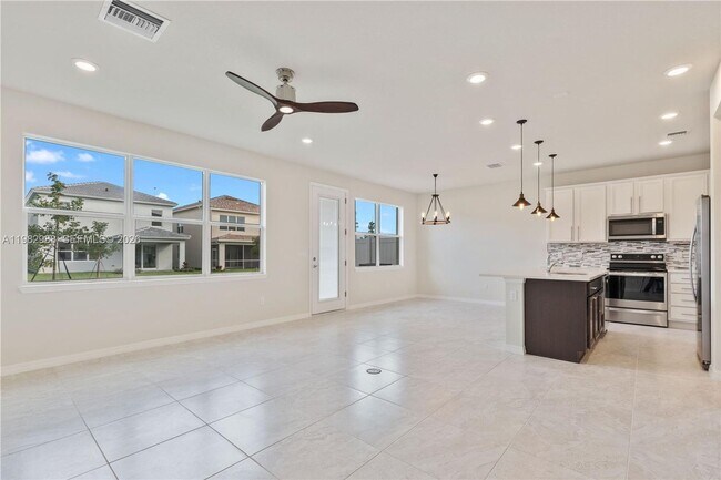 Building Photo - 1455 Silk Oak Dr