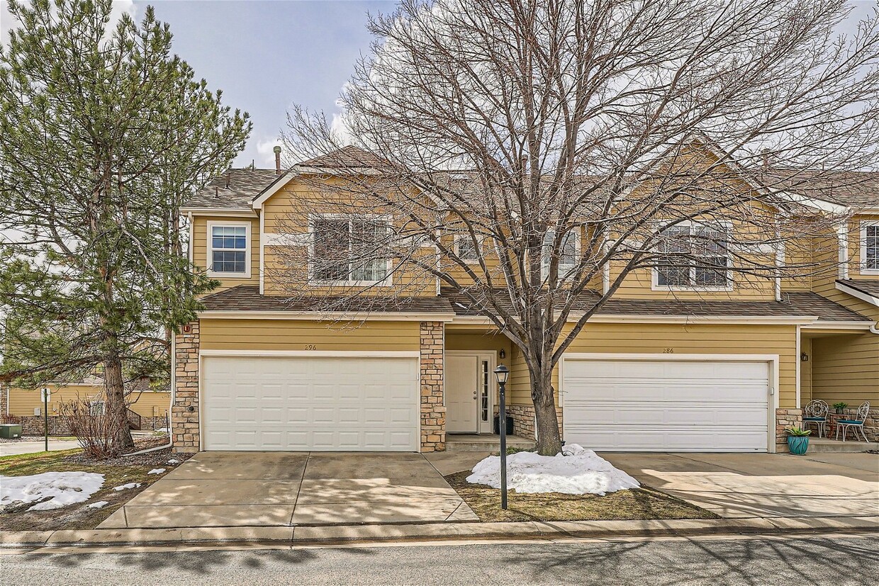 Exterior, Corner Unit - 296 Rockview Dr