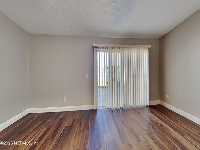 Foto del edificio - 1559 Guardian Dr