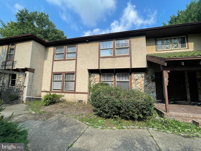 Building Photo - 303 Lehigh Rd N