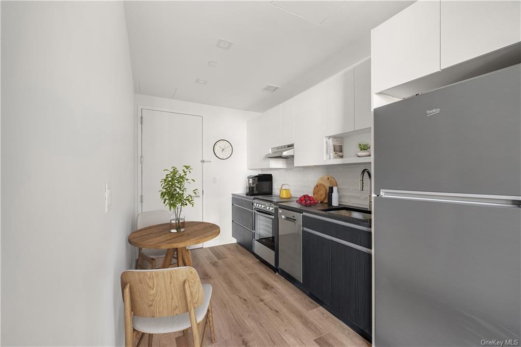 Foto principal - 299 E 161 St