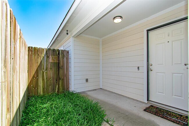 Building Photo - 12534 Hamill Path Dr