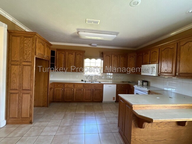 Building Photo - 18 Kimberly Pl