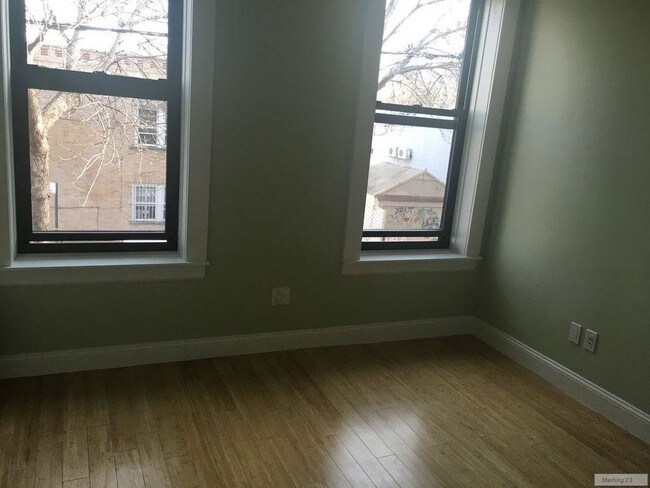 Building Photo - 2304 Crescent St