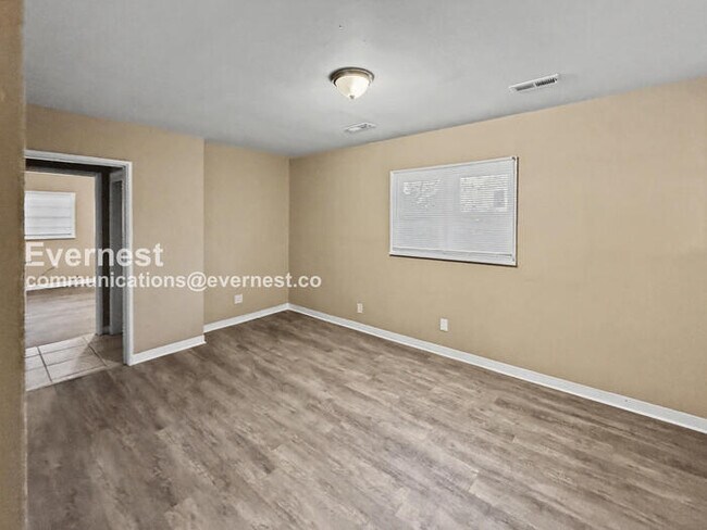 Building Photo - 252 Meadowdale Ave