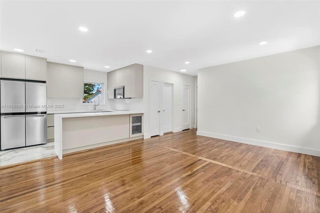 Foto del edificio - 6437 SW 14th St