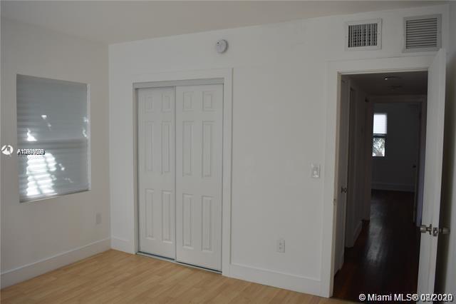 Building Photo - 9740 Bay Harbor Terrace