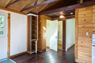 Building Photo - 938 W Madrona Beach Rd