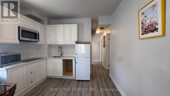 Building Photo - 5757 Stanley Ave