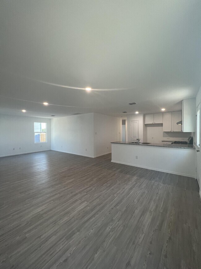 Building Photo - 5479 Daphne Path