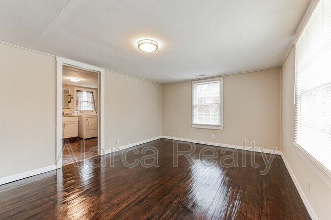Building Photo - 1160 Partee Dr