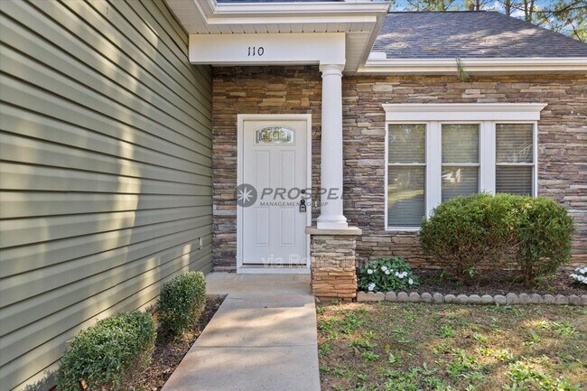 Foto del edificio - 110 Raeburn Way