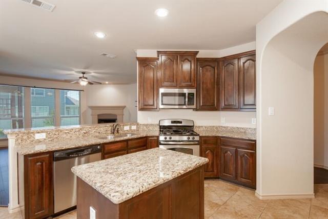 Foto del edificio - 5028 Holliday Dr