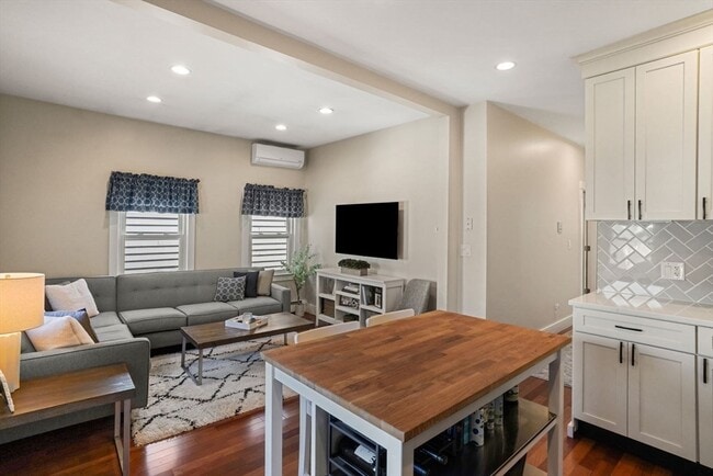 Foto del edificio - 596 E 2nd St