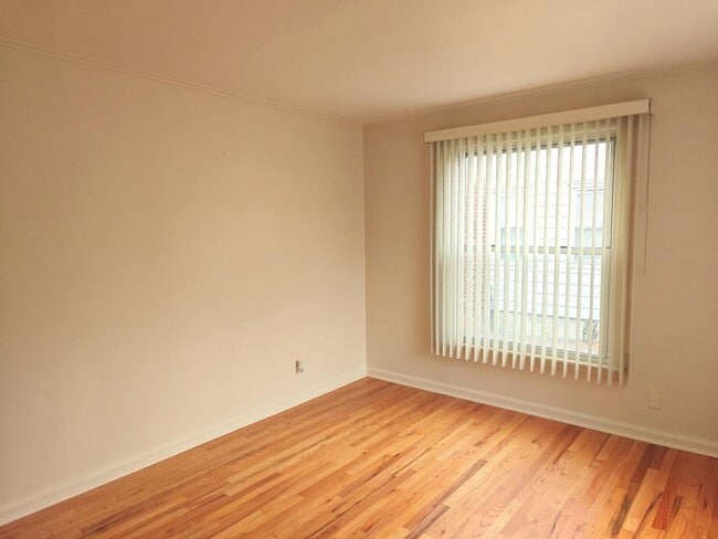 Foto del edificio - 1409 Royal Ave