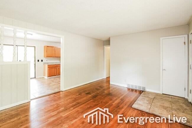 Foto del edificio - 9512 Bennington Ave