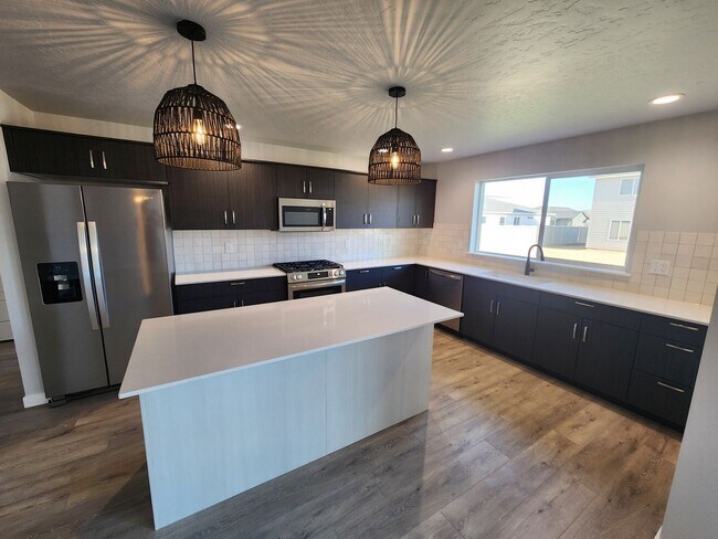 Foto del edificio - Brand New 5 Bedroom