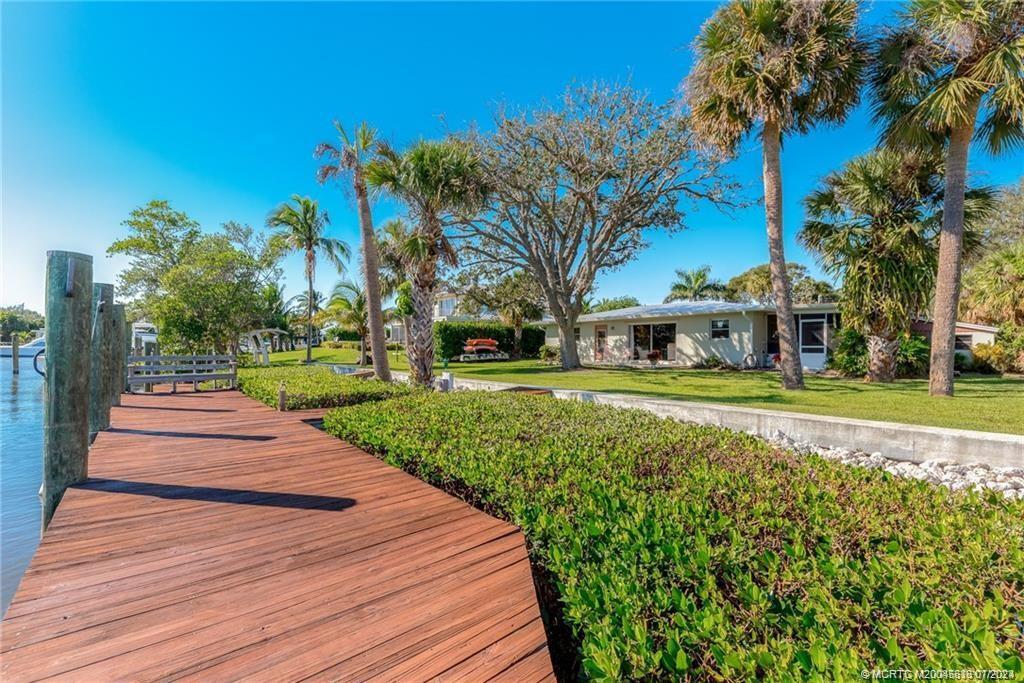 Foto del edificio - 5874 SE Horseshoe Point Rd
