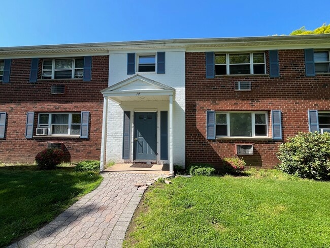 Building Photo - 14 Colonial Dr