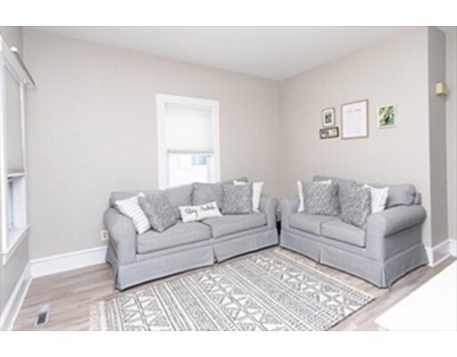 Building Photo - 145 Maple St