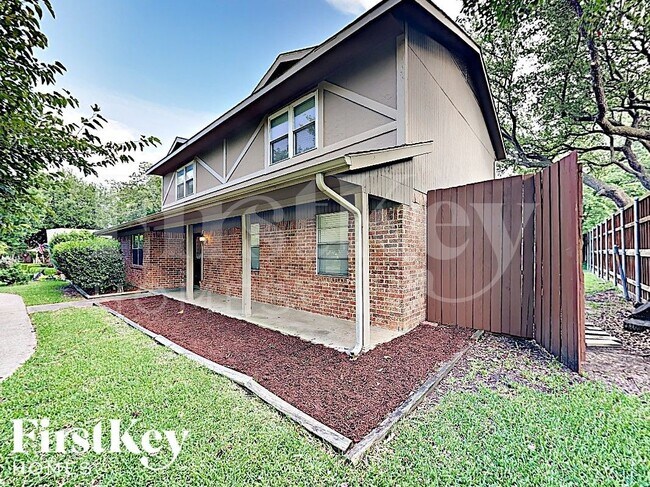 Foto del edificio - 3000 Laurel Ln