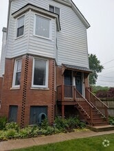 Building Photo - 2437 W Ainslie St
