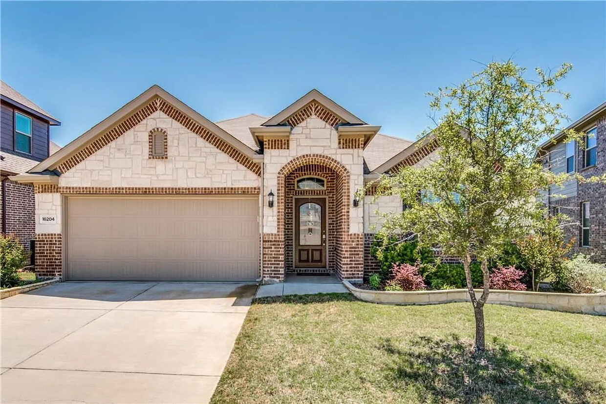 Foto principal - 16204 Stillhouse Hollow Ct