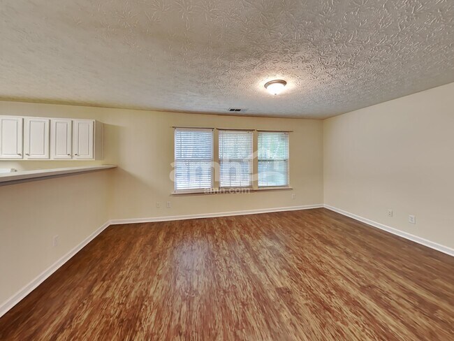 Building Photo - 106 Drury Ln