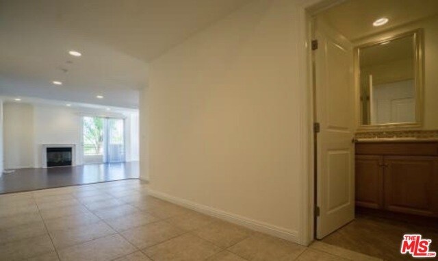 Foto del edificio - 9401 Alcott St
