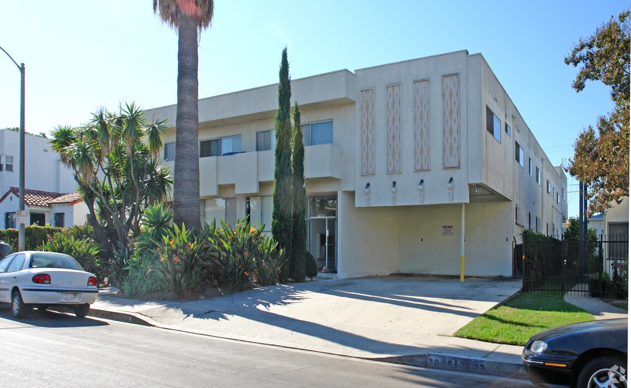 Primary Photo - 2033 S Sherbourne Dr