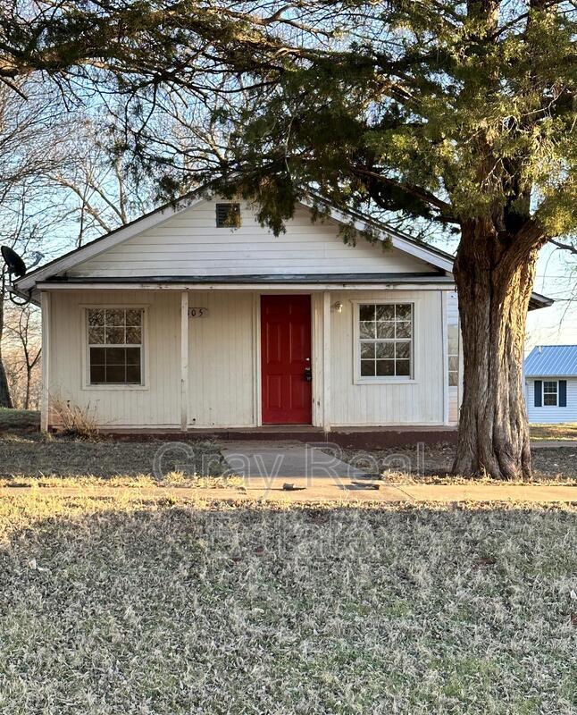 Primary Photo - 305 Main St