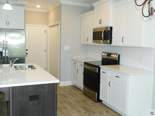 Building Photo - 145 Arbor Creek