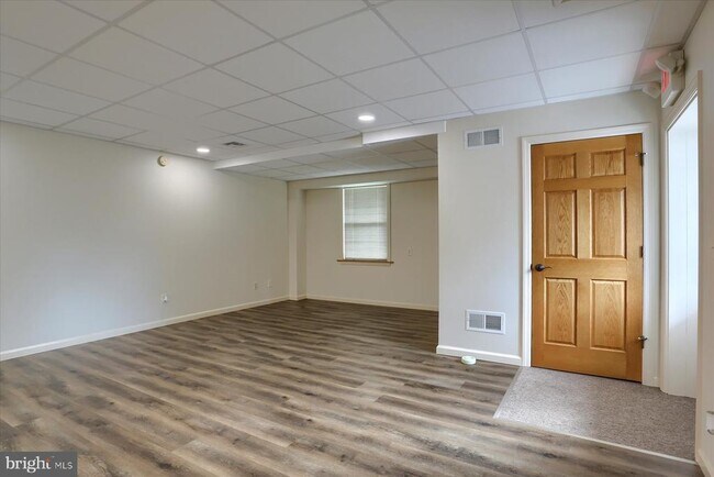 Building Photo - 50 E Maple St